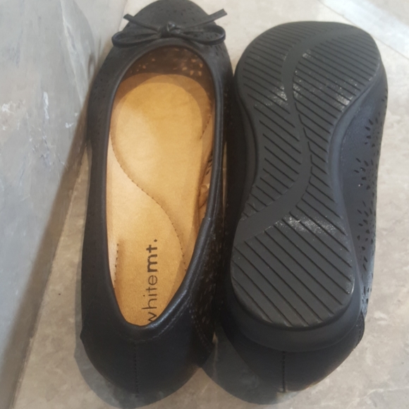 WHITE MOUNTAIN black flat shoes - Picture 6 of 8